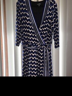 NWT Dressbarn 2X Blue Black White Geometric Wrap Dress Faux Wrap Tie Waist Plus